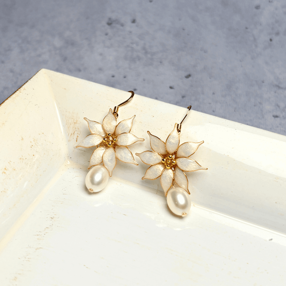 【ポインセチア】イヤリング／一輪／シャンパンゴールド／クリスマス／金属アレルギー対応／ニッケルフリー／冬新作／受注生産 | 6枚目